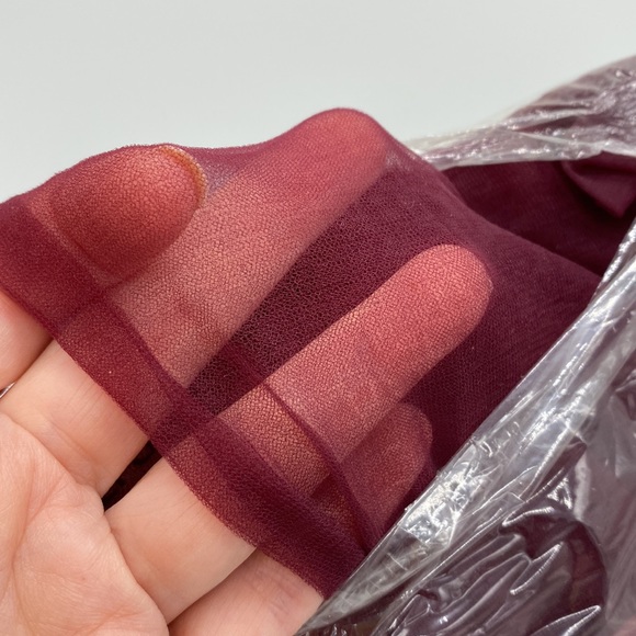 Vintage Ultra Sheer Sandlefoot Pantyhose w cotton shield burgundy color petite - Picture 2 of 9